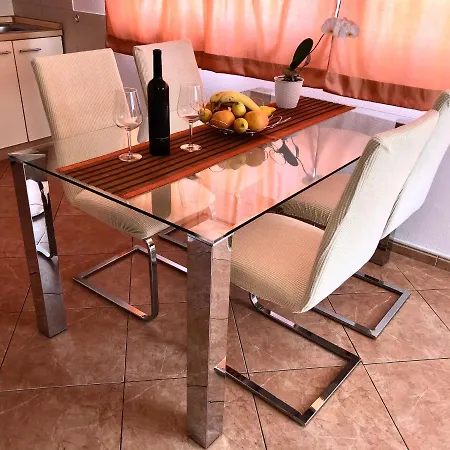 Roberta Apartment *