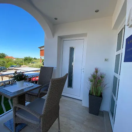 Roberta Apartment
