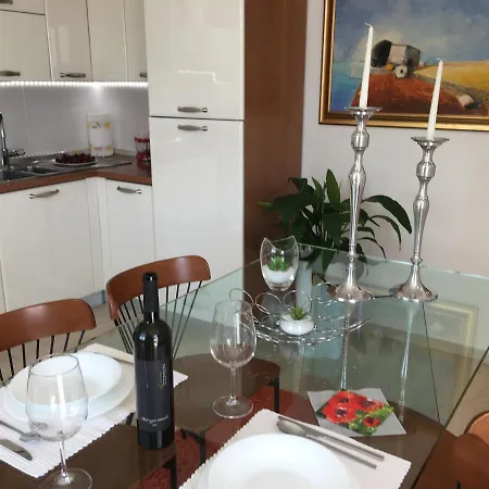 Roberta Apartment