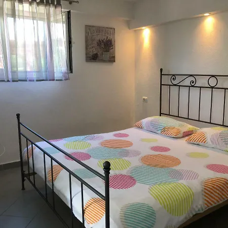Roberta Apartment