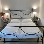 Roberta Apartment *